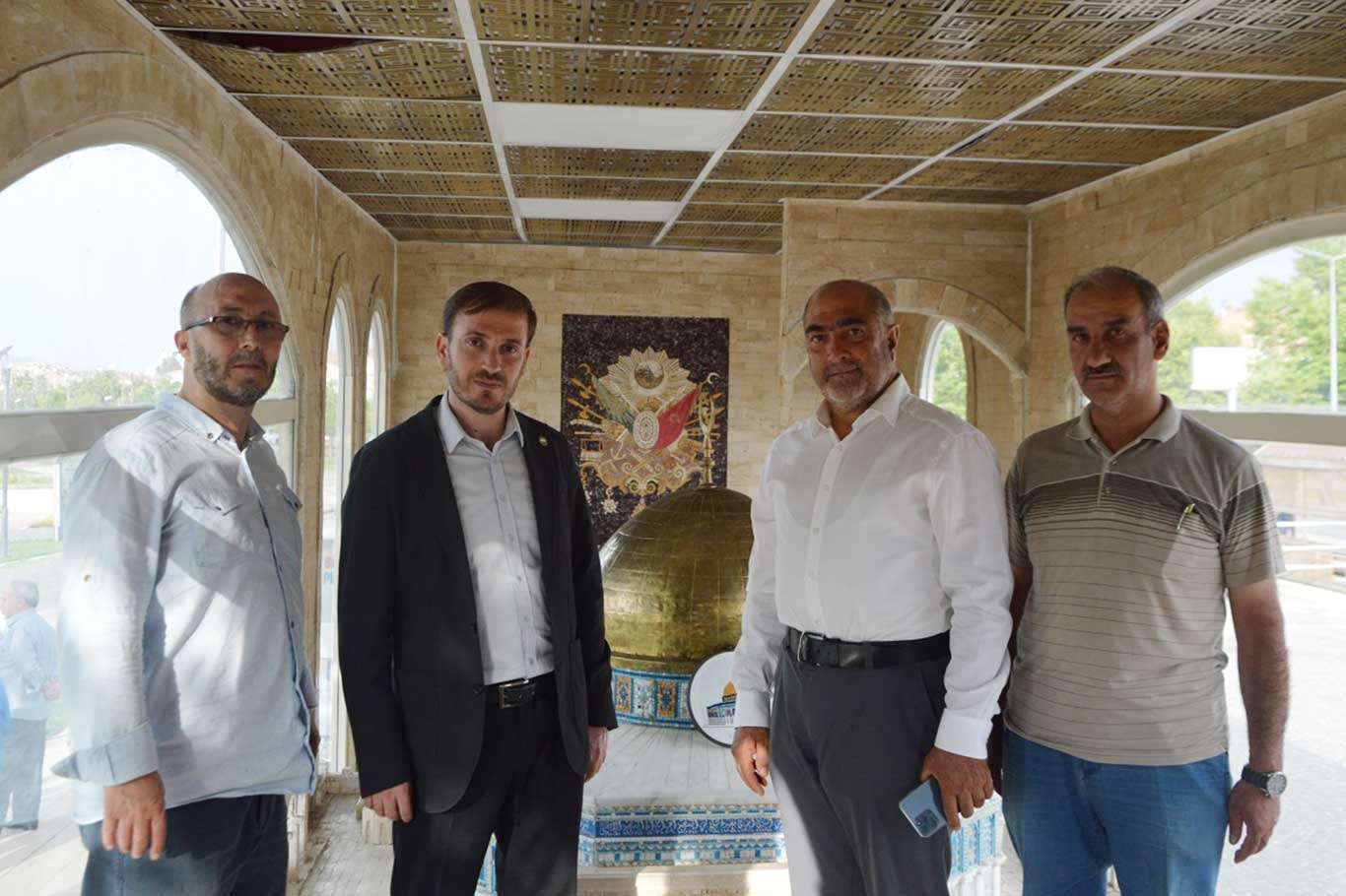 Minia Kudüs tırı Elazığ'da yoğun ilgi görüyor Minia Kudüs tırı Elazığ'da yoğun ilgi görüyor